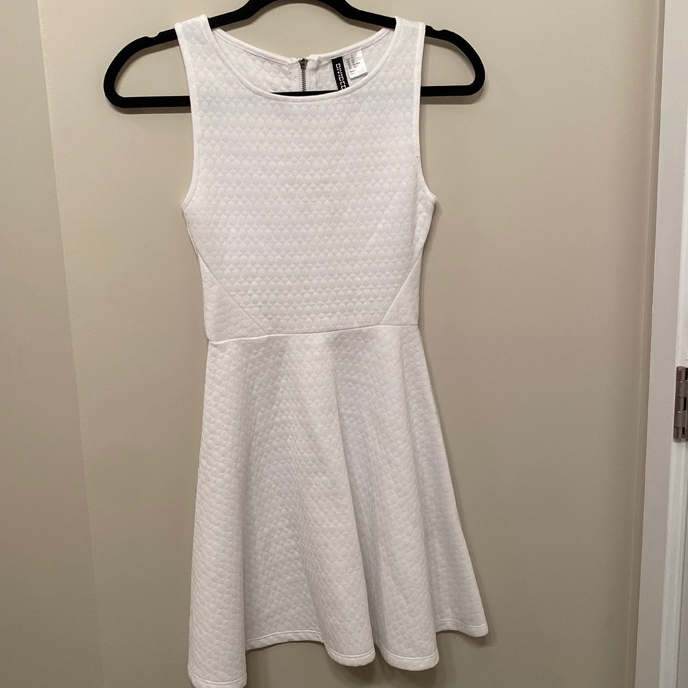 White Sleeveless Flowy Dress